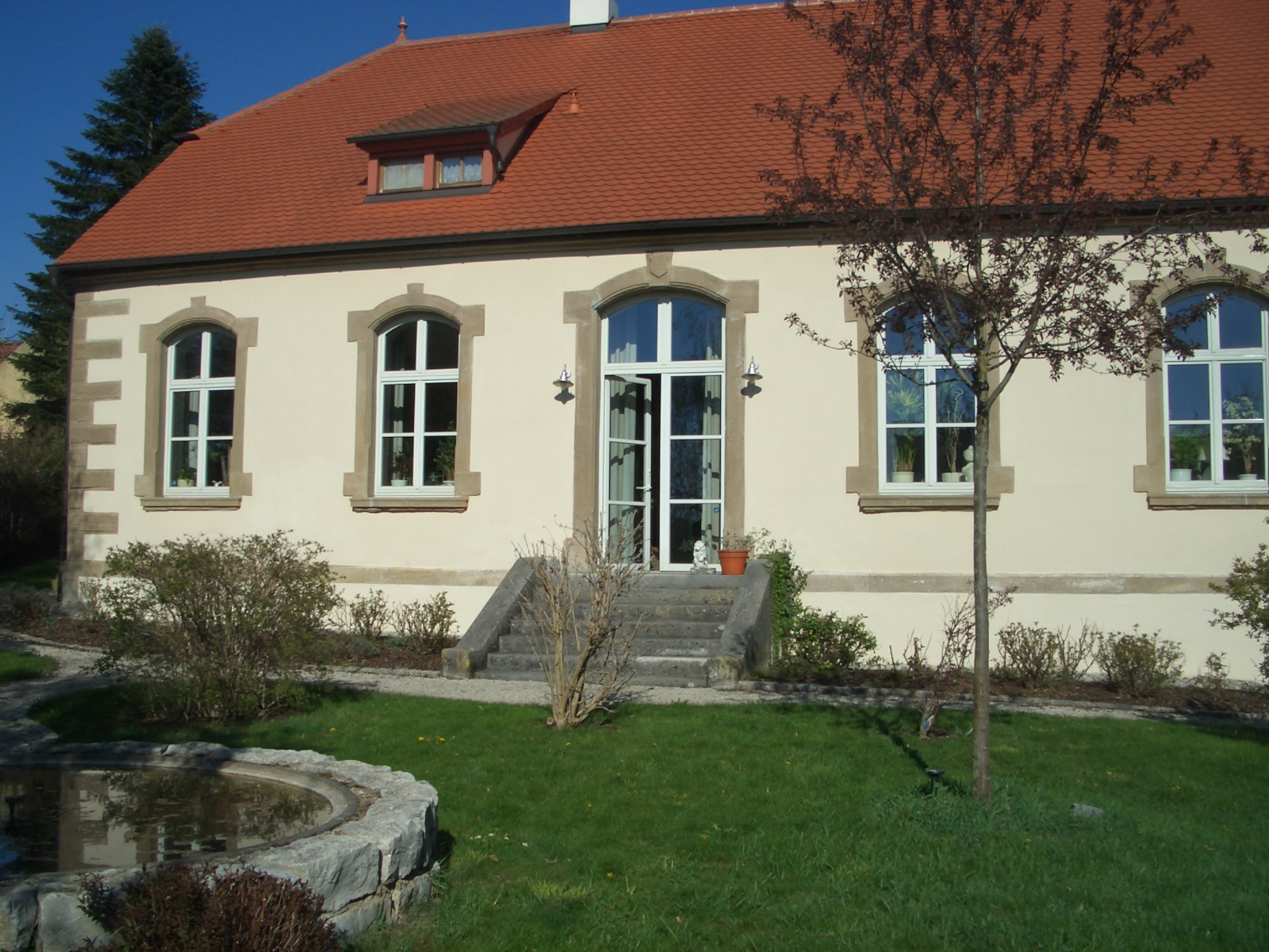 Terrasse mit Gartenausgang